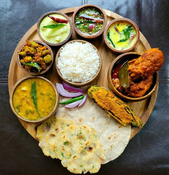 Mitti Ke Bartan Clay Dinner Set -1 Dinner Thali, 1 Glass, 2 Bowl, 1 Chutney Bowl, 1 Spoon